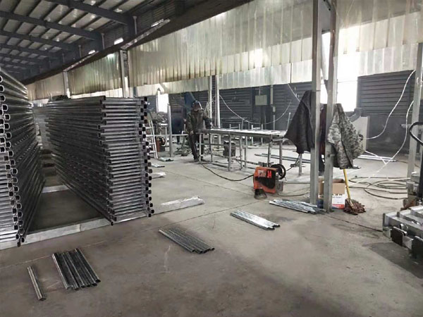 鋅鋼護(hù)欄廠區(qū)一覽-10 鋅鋼護(hù)欄廠區(qū)一覽-10