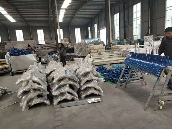 鋅鋼護(hù)欄廠區(qū)一覽-13 鋅鋼護(hù)欄廠區(qū)一覽-13