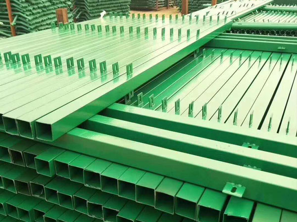 鋅鋼護(hù)欄廠區(qū)一覽-15 鋅鋼護(hù)欄廠區(qū)一覽-15