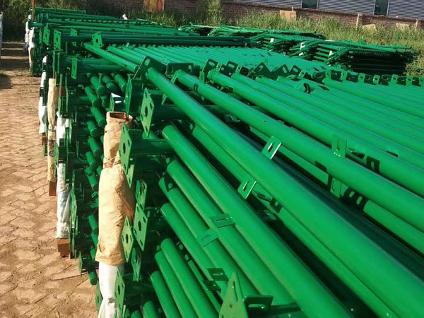 鋅鋼護(hù)欄廠區(qū)一覽-16 鋅鋼護(hù)欄廠區(qū)一覽-16